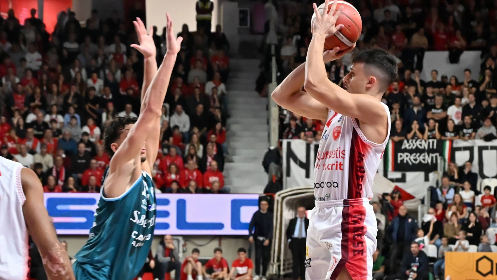 VARESE. BASKET LBA. OPENJOBMETIS VARESE-ACQUA S. BERNARDO CANTUÕ NELLA FOTO LIBRIZZI