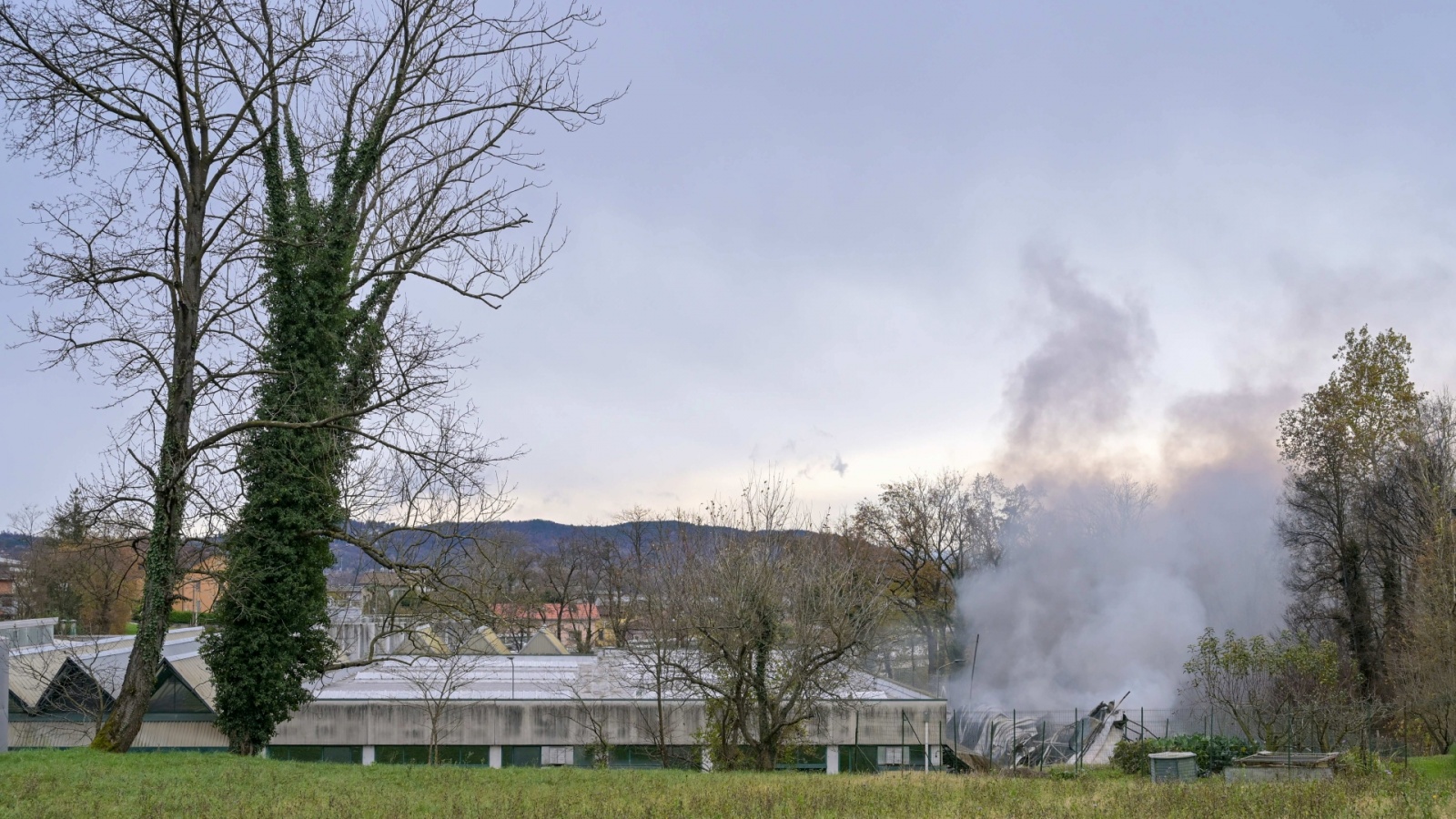 GROPPELLO INCENDIO NEL DEPOSITO MATERIALE DELLA DITTA ROVERPLASTIC