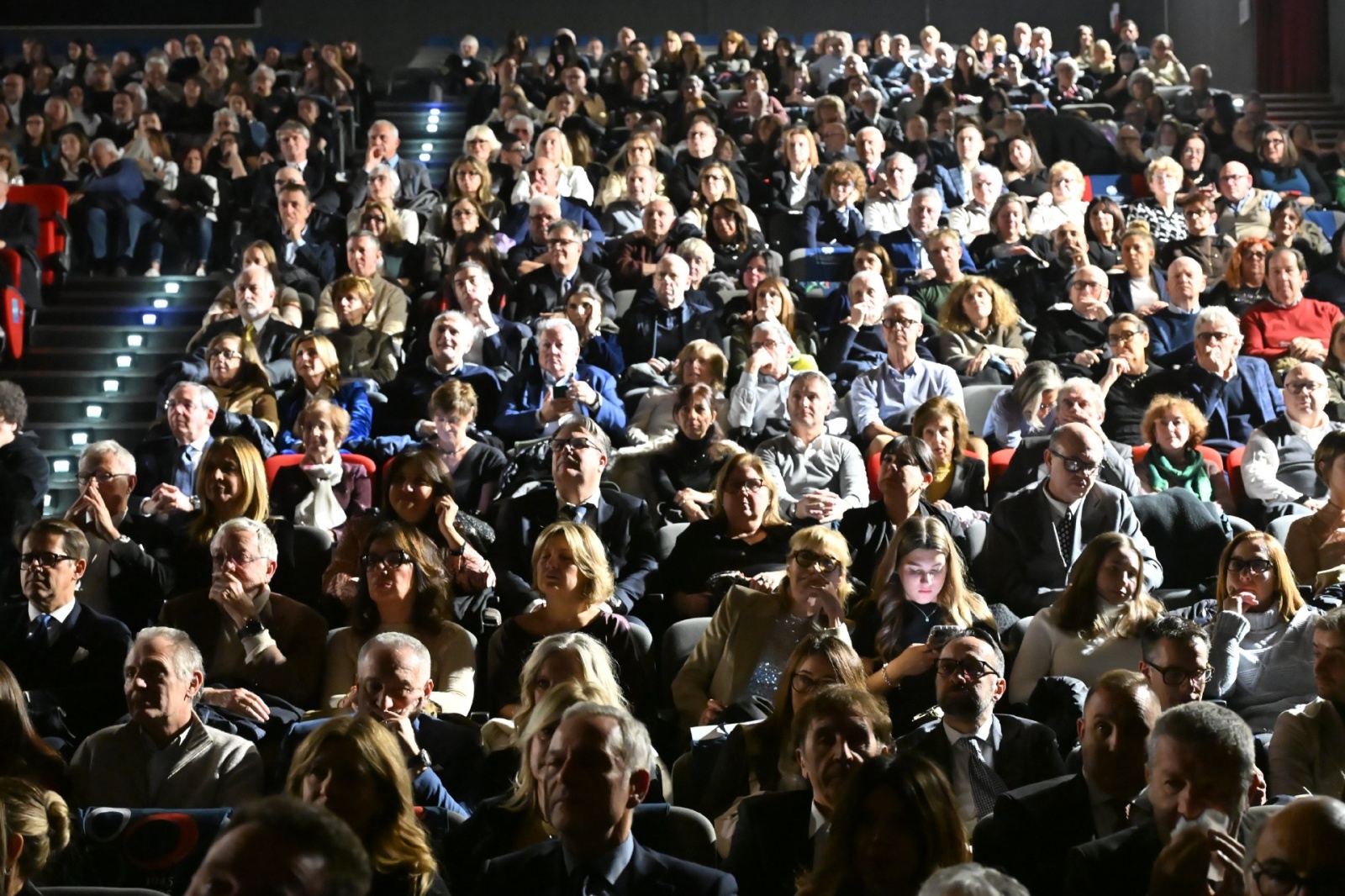 VARESE. 80� CONFCOMMERCIO CELEBRATO AL TEATRO INTRED. BENEDIZIONE MONS. GIOIA, PRESIDENTI ASCOM E CONCERTO