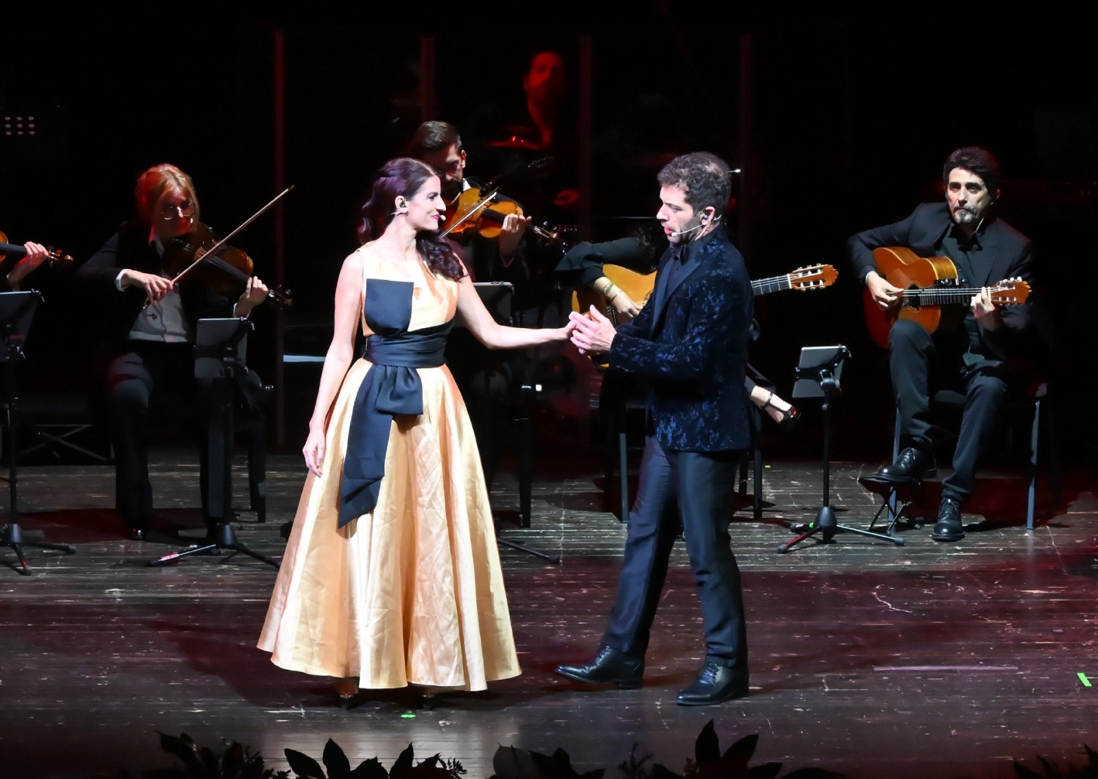 VARESE. 80� CONFCOMMERCIO CELEBRATO AL TEATRO INTRED. BENEDIZIONE MONS. GIOIA, PRESIDENTI ASCOM E CONCERTO