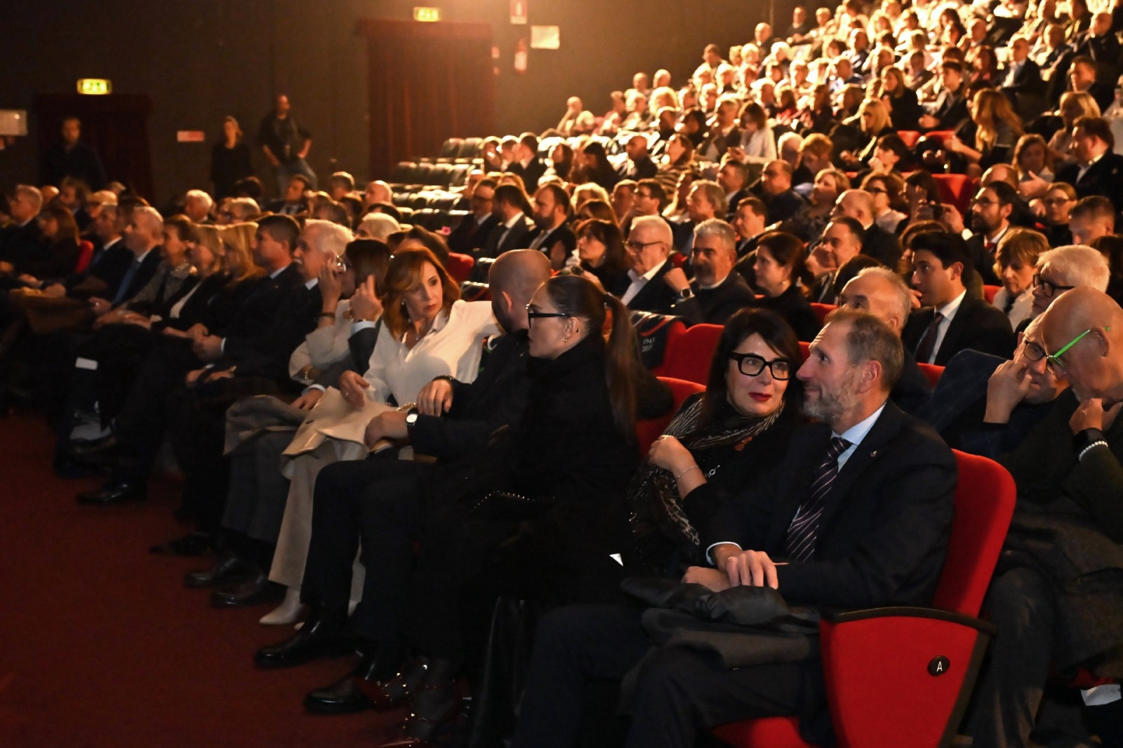 VARESE. 80° CONFCOMMERCIO CELEBRATO AL TEATRO INTRED. BENEDIZIONE MONS. GIOIA, PRESIDENTI ASCOM E CONCERTO