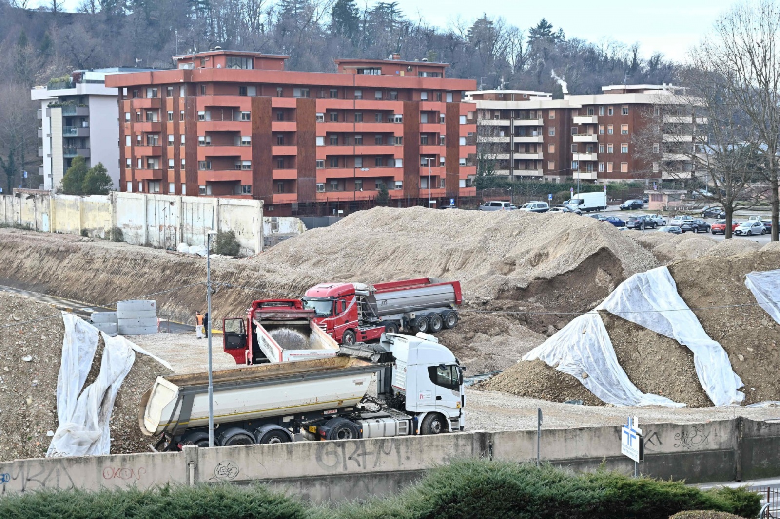 VARESE. PROSEGUONO I LAVORI AL CANTIERE EX AERMACCHI FUTURO CENTRO COMMERCIALE TIGROS