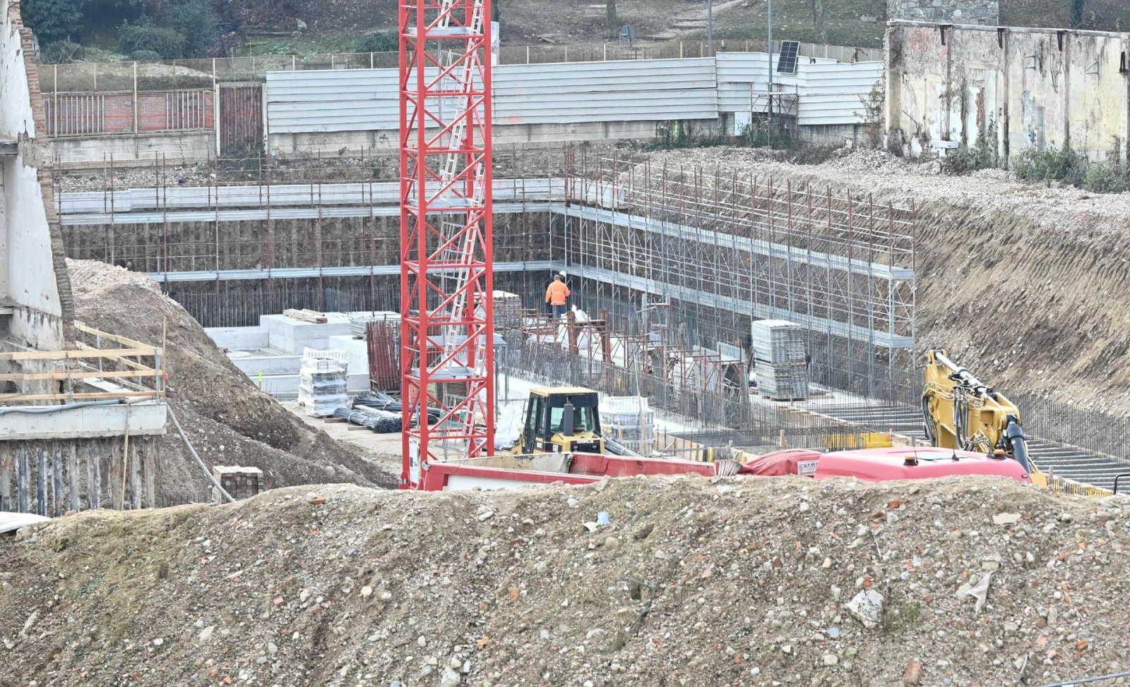 VARESE. PROSEGUONO I LAVORI AL CANTIERE EX AERMACCHI FUTURO CENTRO COMMERCIALE TIGROS