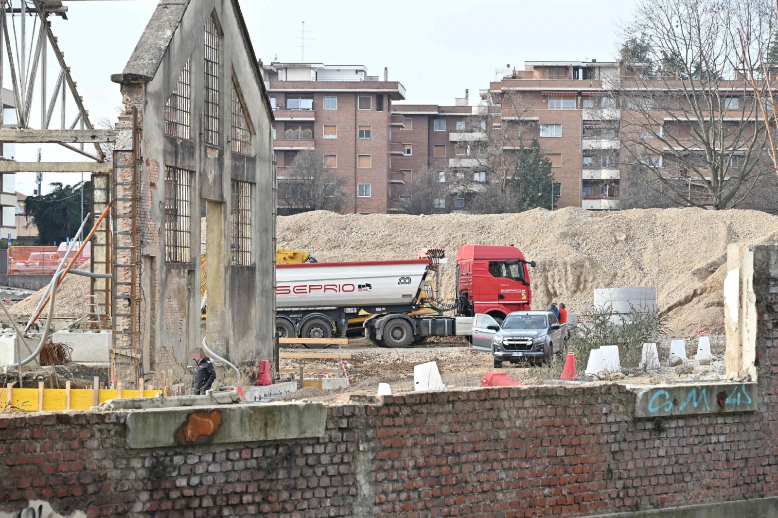 VARESE. PROSEGUONO I LAVORI AL CANTIERE EX AERMACCHI FUTURO CENTRO COMMERCIALE TIGROS