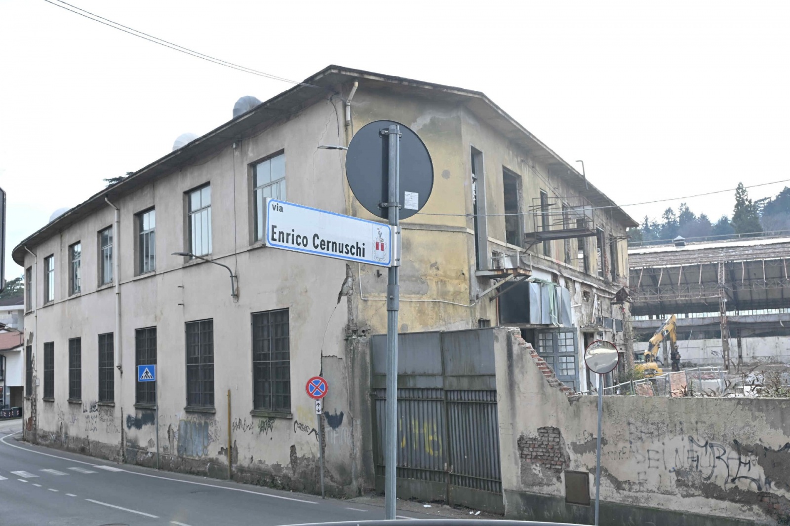 VARESE. PROSEGUONO I LAVORI AL CANTIERE EX AERMACCHI FUTURO CENTRO COMMERCIALE TIGROS