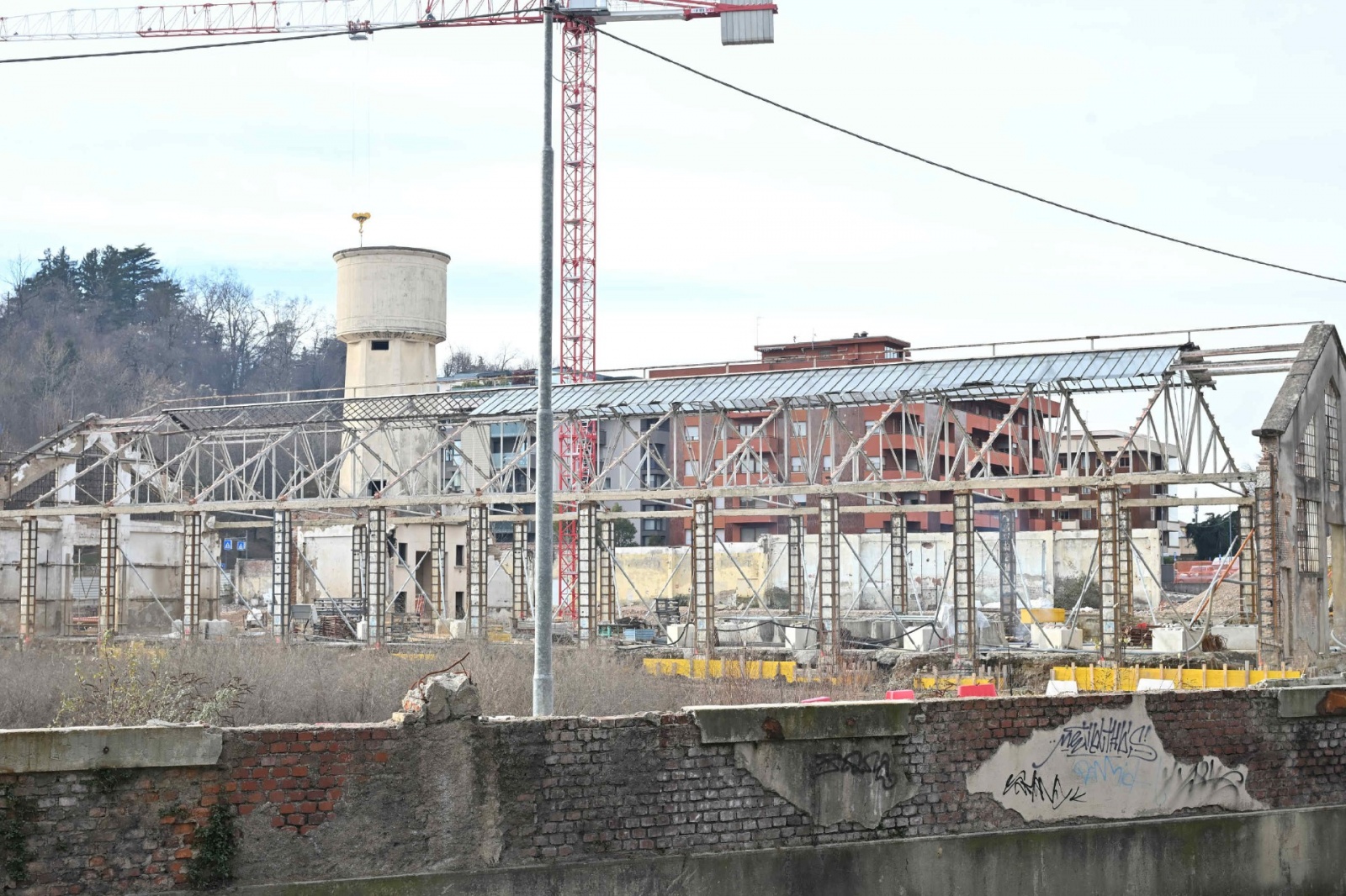 VARESE. PROSEGUONO I LAVORI AL CANTIERE EX AERMACCHI FUTURO CENTRO COMMERCIALE TIGROS