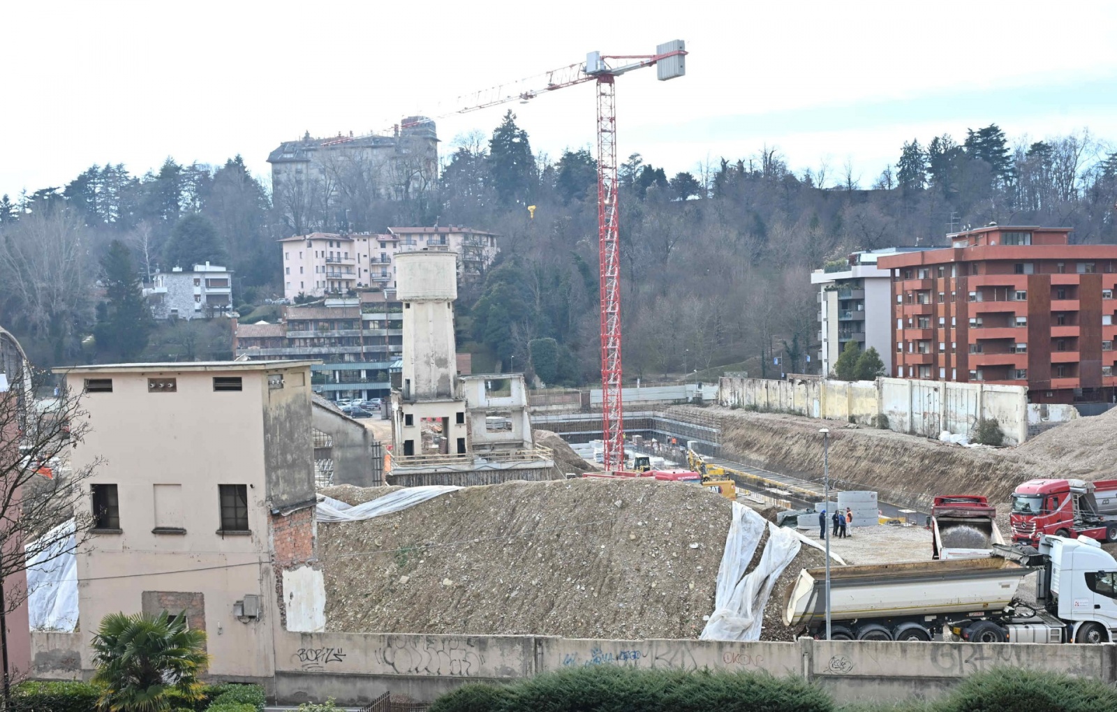 VARESE. PROSEGUONO I LAVORI AL CANTIERE EX AERMACCHI FUTURO CENTRO COMMERCIALE TIGROS