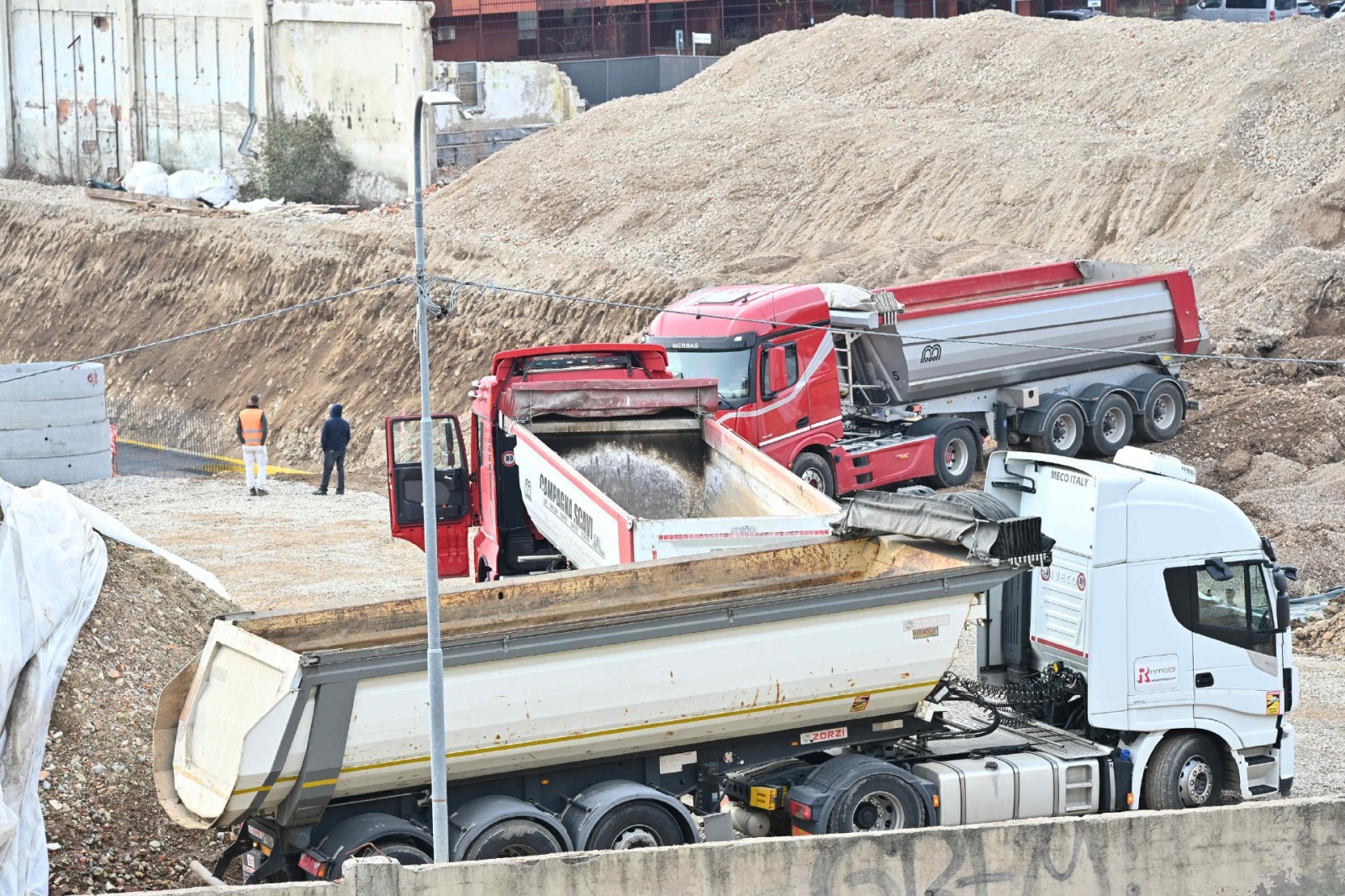 VARESE. PROSEGUONO I LAVORI AL CANTIERE EX AERMACCHI FUTURO CENTRO COMMERCIALE TIGROS