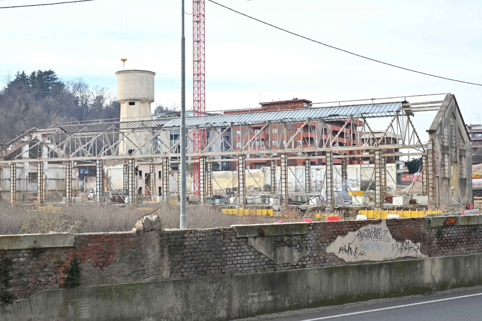VARESE. PROSEGUONO I LAVORI AL CANTIERE EX AERMACCHI FUTURO CENTRO COMMERCIALE TIGROS
