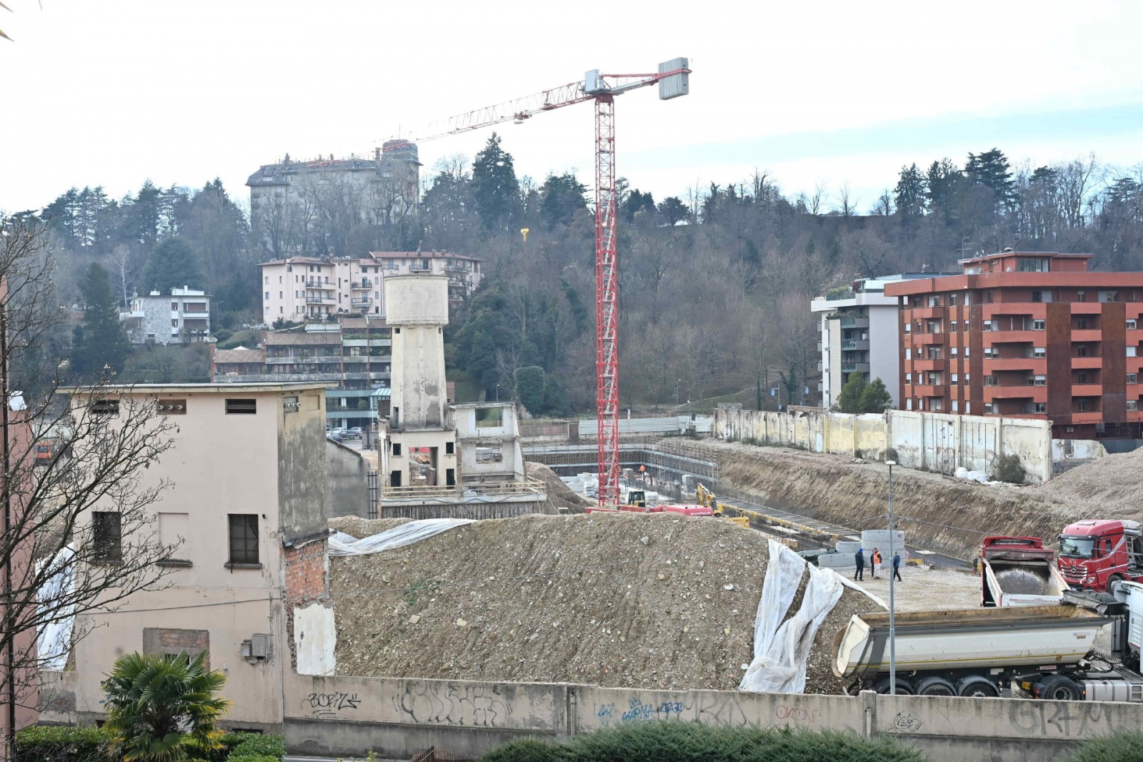 VARESE. PROSEGUONO I LAVORI AL CANTIERE EX AERMACCHI FUTURO CENTRO COMMERCIALE TIGROS
