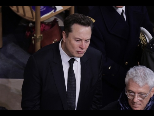 Elon Musk da record, è il primo a valere più di 400 miliardi