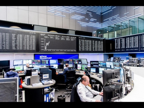 Borsa: l'Europa parte in rialzo, Francoforte +0,72%