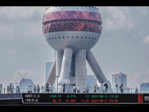 Borsa: Asia in ordine sparso, future contrastati, Tokyo +0,84%
