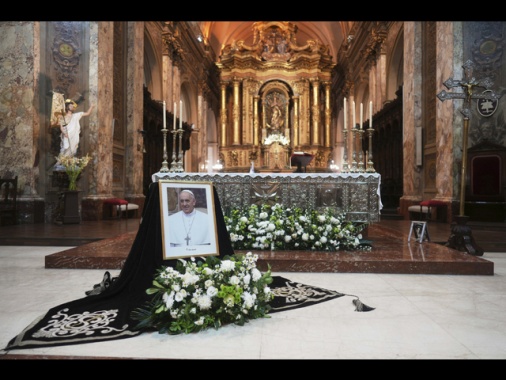 Dalla cattedrale alle 'villas', l'addio di Buenos Aires al Papa