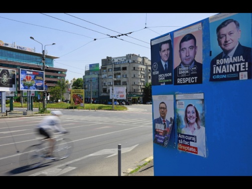 Presidenziali Romania, al via il voto all'estero