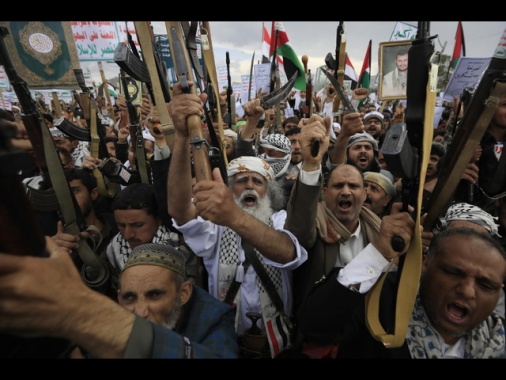 Iran respinge le accuse di coinvolgimento nei raid Houthi