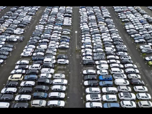 Mercato auto in calo del 5,1% a luglio, -3,7% nei 7 mesi