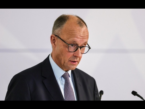 Merz sospende le forniture di armi a Israele