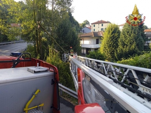 Uomo muore schiacciato da una piattaforma mobile