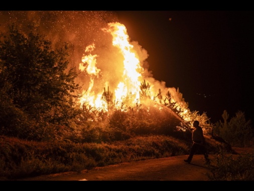 Allarme in Spagna per roghi fuori controllo nel nordovest