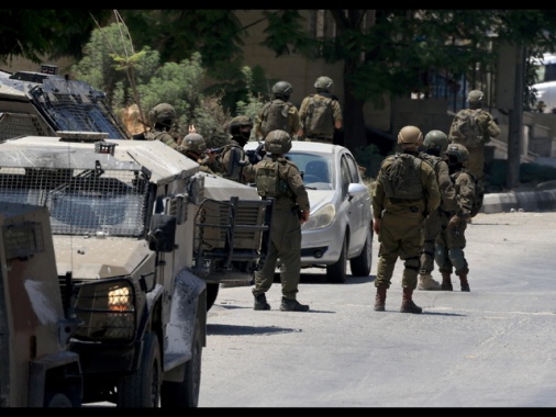 Media, 'operazione israeliana a Nablus, 80 feriti'
