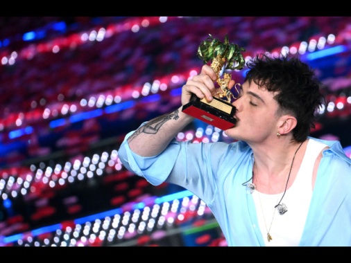 ANSA/ Hit parade, Olly sempre in vetta