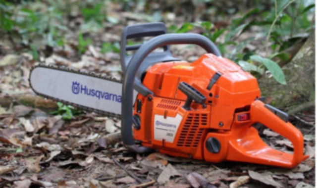 Ladri ad Arcisate, via con motoseghe e decespugliatori