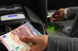 Pagamenti esteri da bloccare, truffa da 3mila euro