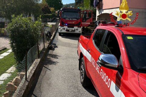 Cuveglio, tetto in fiamme