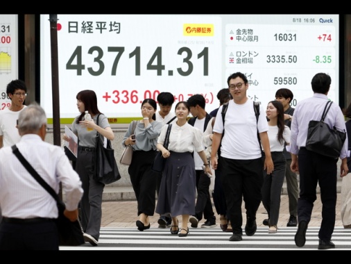 Borsa: Asia positiva, Tokyo brinda a dimissioni Ishiba