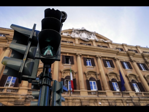 Spread con la Francia scende a 4,4 punti in attesa voto a Bayrou