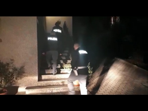 Arruolava giovani per azioni terroristiche, arrestato