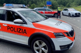 Compravano orologi di lusso con soldi falsi: in manette