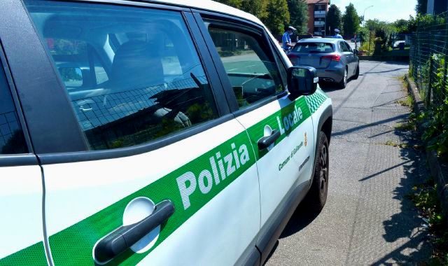 La polizia locale recupera un autocarro rubato