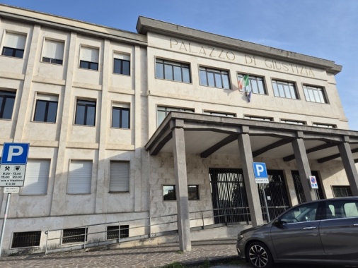 Abusi su 12enne, nuovo indagato, è l'autore di un video