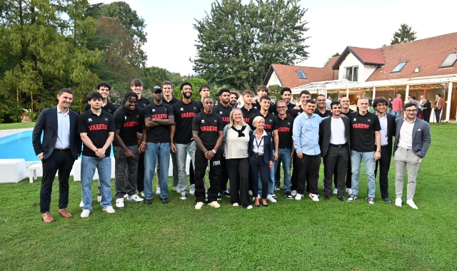 La presentazione della squadra a Villa del Geraneo di Monvalle  (foto Angelo Puricelli)