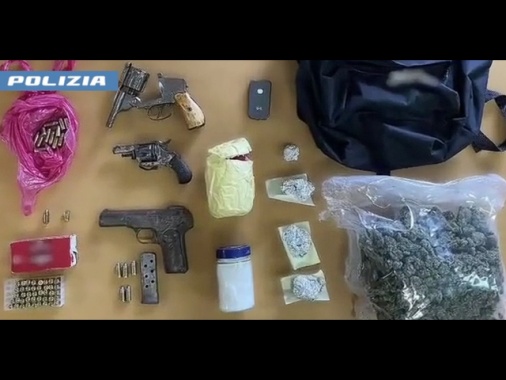 Piano per uccidere killer figlio reggente clan, dieci fermi