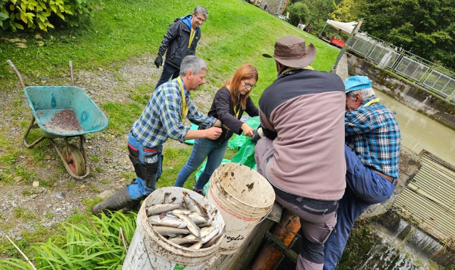 Gli agricoltori del Mercato coperto di Varese in aiuto ai colleghi di Como