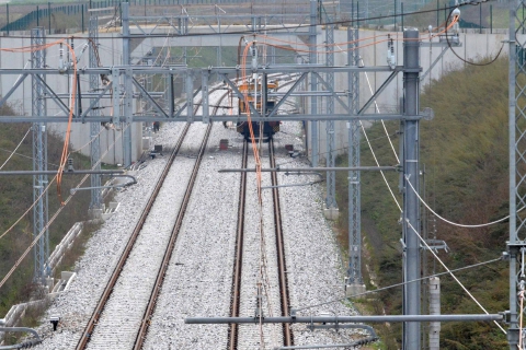 Caronno Pertusella: «Mi butto sotto il treno»