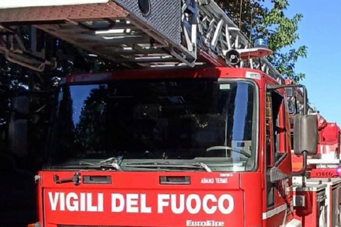 Appartamento in fiamme, muore donna di 80 anni