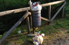 «I cestini pubblici non sono discariche»: appello al senso civico a Castiglione