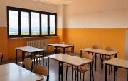 Varese, aule imbiancate alla Foscolo