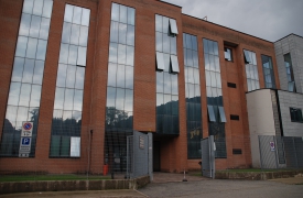 Aggredì la ex con l’acido nel suo negozio, chiesti tre anni