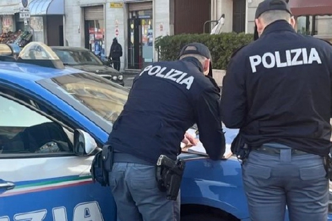 Varese, sputò sull’auto della Polizia: assolto