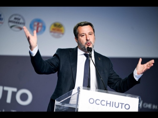 Salvini con agenti feriti, 