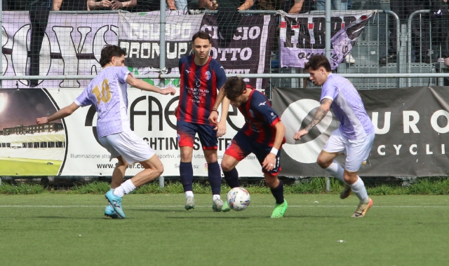 Nell’ultimo match tra Caronnese e Legnano, a marzo, si sono imposti i rossoblù per 2-1 (foto Agostino Castelnuovo/BLITZ)