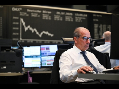 Borsa: l'Europa chiude poco mossa, Parigi +0,04%, Londra +0,05%