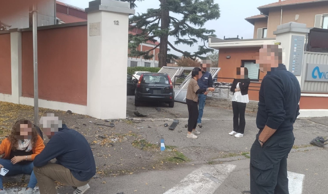 Incidente a Busto, auto contro il cancello di Agesp