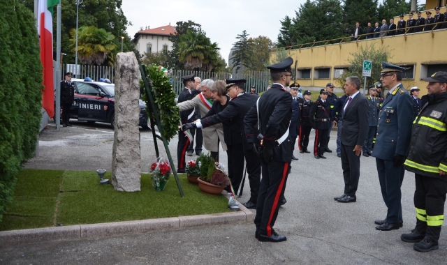 Verbania rende omaggio ai carabinieri morti in Veneto