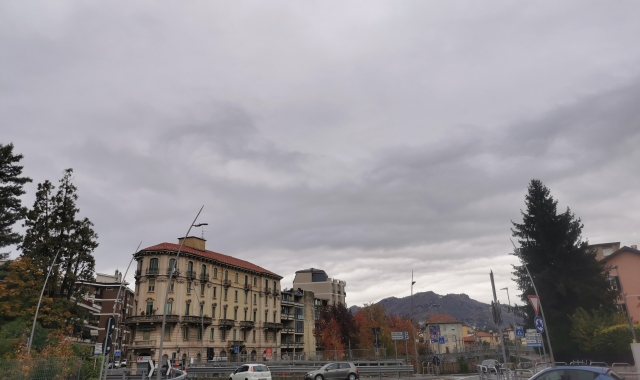 Il cielo sopra Varese nella prima mattina di giovedì 30 ottobre